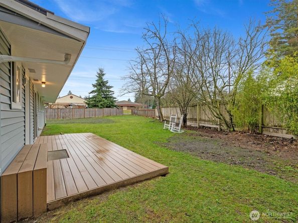 1615 N 196th Place, Shoreline WA 98133