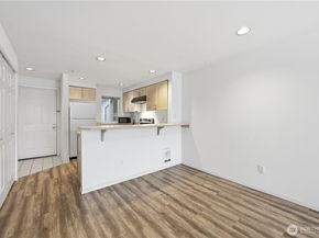 15711 Waynita NE H301, Bothell WA 98011