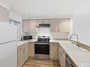 15711 Waynita NE H301, Bothell WA 98011