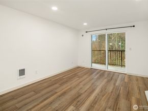 14006 NE 181st Place B205, Woodinville WA 98072