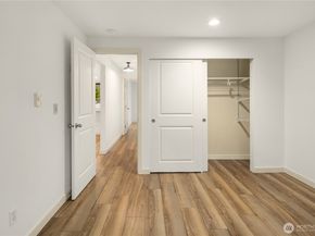 14006 NE 181st Place B205, Woodinville WA 98072