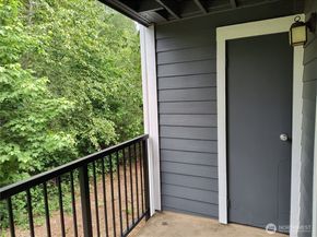 14006 NE 181st Place B205, Woodinville WA 98072