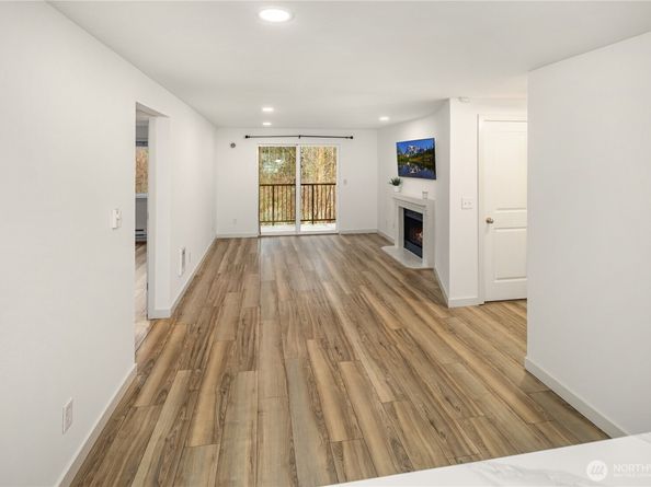 14006 NE 181st Place B205, Woodinville WA 98072