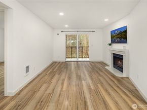 14006 NE 181st Place B205, Woodinville WA 98072