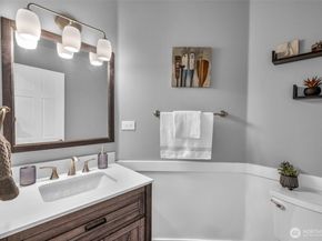 6121 140th Court NE, Redmond WA 98052