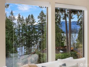 18430 NE 15th Place, Bellevue WA 98008