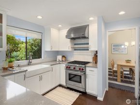 18430 NE 15th Place, Bellevue WA 98008