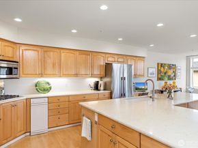 546 Walnut Street 201, Edmonds WA 98020