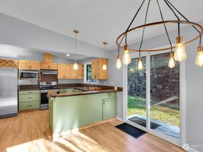 9220 10th Avenue SW, Seattle WA 98106