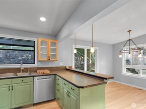 9220 10th Avenue SW, Seattle WA 98106