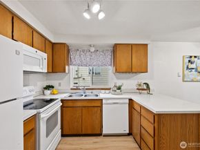 126 W Casino Road 5, Everett WA 98204