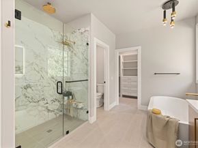 18520 83rd Avenue NE, Kenmore WA 98028