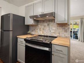 19411 56th Avenue W 218, Lynnwood WA 98036