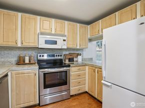 11103 NE 124th Lane B205, Kirkland WA 98034