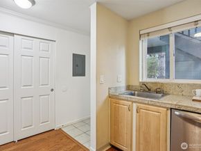 11103 NE 124th Lane B205, Kirkland WA 98034