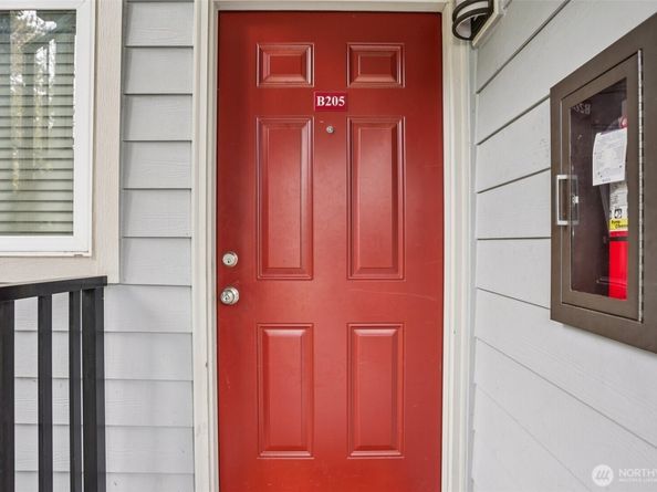 11103 NE 124th Lane B205, Kirkland WA 98034