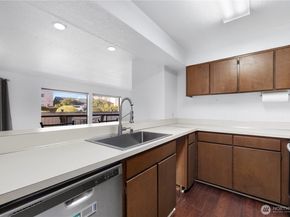 22508 6th Avenue S 1, Des Moines WA 98198