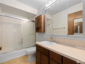 22508 6th Avenue S 1, Des Moines WA 98198