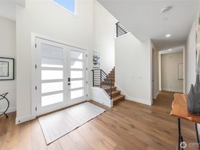 10204 NE 43rd Street, Kirkland WA 98033