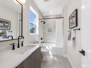 10204 NE 43rd Street, Kirkland WA 98033