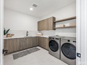 10204 NE 43rd Street, Kirkland WA 98033