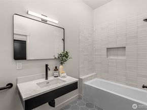 1104 C 34th Avenue, Seattle WA 98122