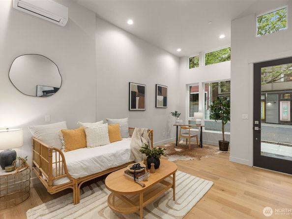 1104 C 34th Avenue, Seattle WA 98122