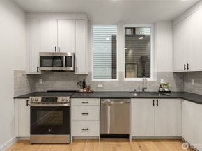 1104 C 34th Avenue, Seattle WA 98122