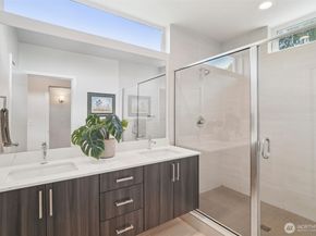 9032 14th Avenue NW D, Seattle WA 98117