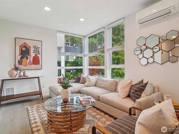 9032 14th Avenue NW D, Seattle WA 98117