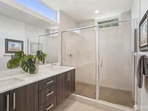 9032 14th Avenue NW D, Seattle WA 98117