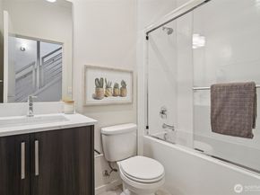 9032 14th Avenue NW D, Seattle WA 98117