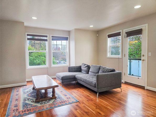 1920 E Union 104, Seattle WA 98122