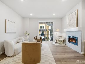 19244 NE 69th Circle 104, Redmond WA 98052