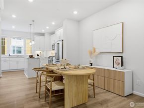 19244 NE 69th Circle 104, Redmond WA 98052