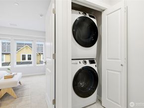 19244 NE 69th Circle 104, Redmond WA 98052