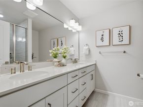 19244 NE 69th Circle 104, Redmond WA 98052