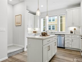 19244 NE 69th Circle 104, Redmond WA 98052