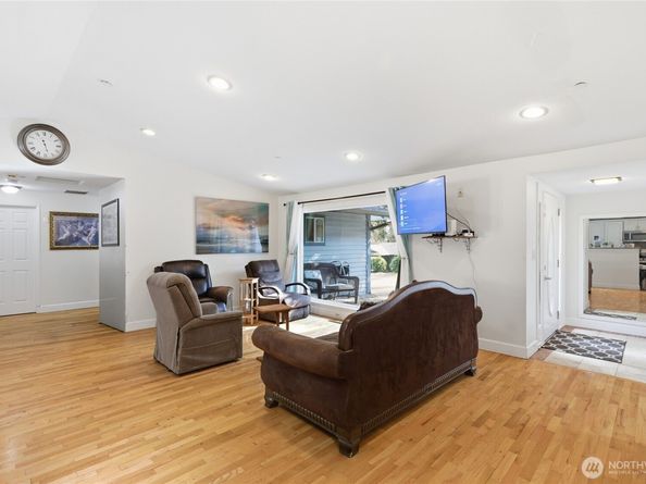 Undisclosed Address #2482928, Bellevue WA 98008