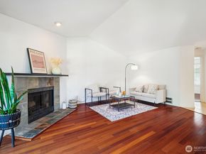 5813 S 238th CT F2, Kent WA 98032