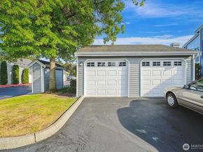 5813 S 238th CT F2, Kent WA 98032