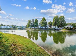 5813 S 238th CT F2, Kent WA 98032