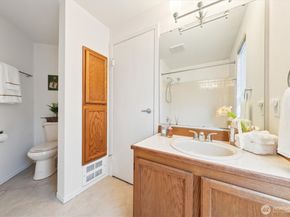 5813 S 238th CT F2, Kent WA 98032