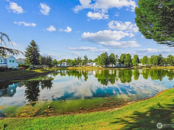 5813 S 238th CT F2, Kent WA 98032