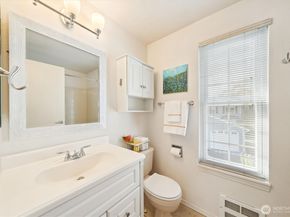 5813 S 238th CT F2, Kent WA 98032