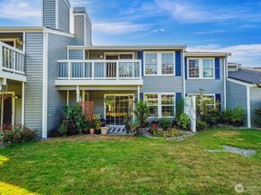 5813 S 238th CT F2, Kent WA 98032