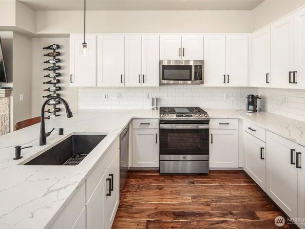 1840 25th Avenue NE 202, Issaquah WA 98029