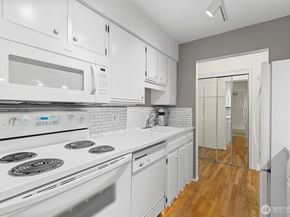 550 Elm Way 308, Edmonds WA 98020