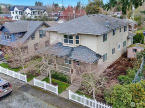 260 SE Andrews Street, Issaquah WA 98027