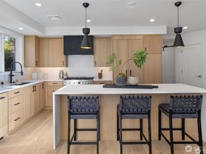 410 2nd Street A, Kirkland WA 98033